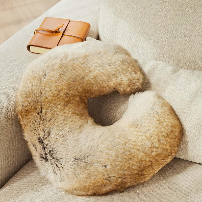 Coussin de voyage en fausse fourrure