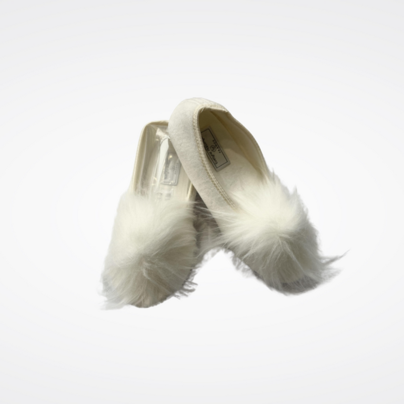 Chaussons en velours avec pompon en fausse fourrure ivoire Maison Prélonge