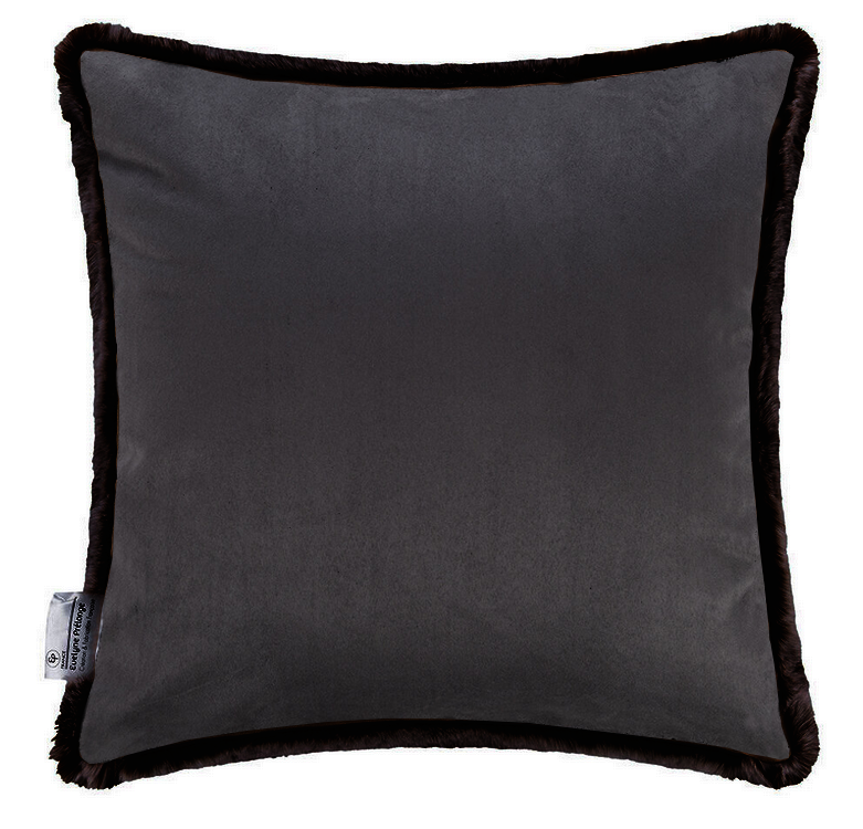 Coussin carré en fausse fourrure chocolat et doublure en suédine Maison Prélonge.