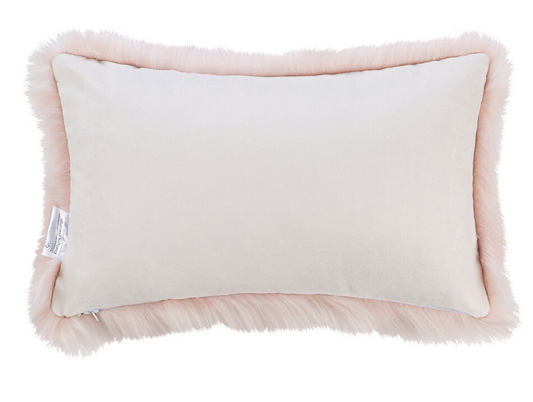 Coussin rectangle en fausse fourrure himalaya blush et doublure en suédine Maison Prélonge