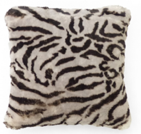 Housse de coussin carré en fausse fourrure couleur tigre blanc Maison Prélonge 