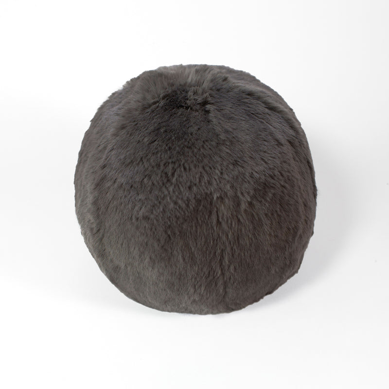 Coussin rond Snowball en fausse fourrure couleur gris smoky Maison Prélonge