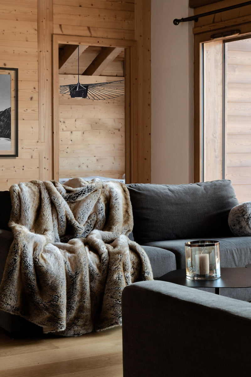 Plaid en fausse fourrure couleur monaco Maison Prélonge