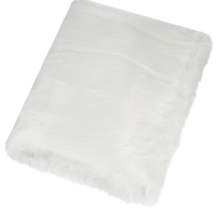 Plaid en fausse fourrure couleur himalaya blanc Maison Prélonge.