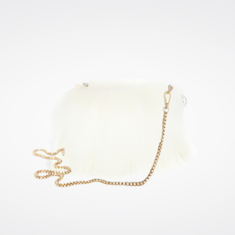 Sac pochette en fausse fourrure Maison Prélonge couleur himalaya ivoire