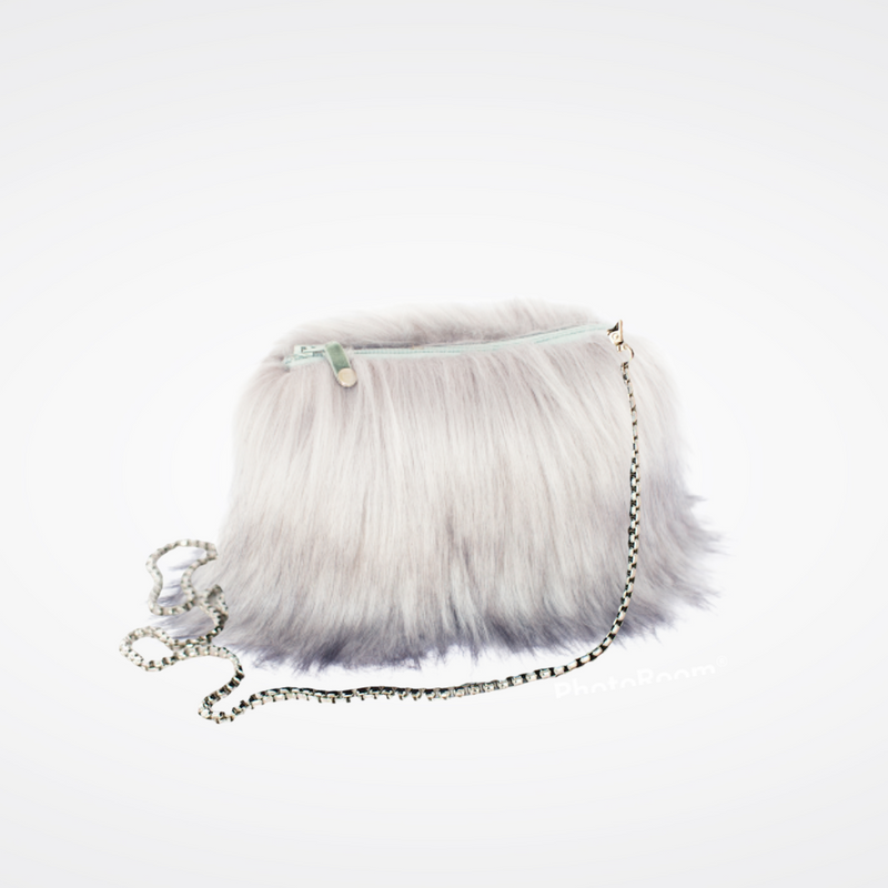 Sac pochette en fausse fourrure Maison Prélonge couleur himalaya perle