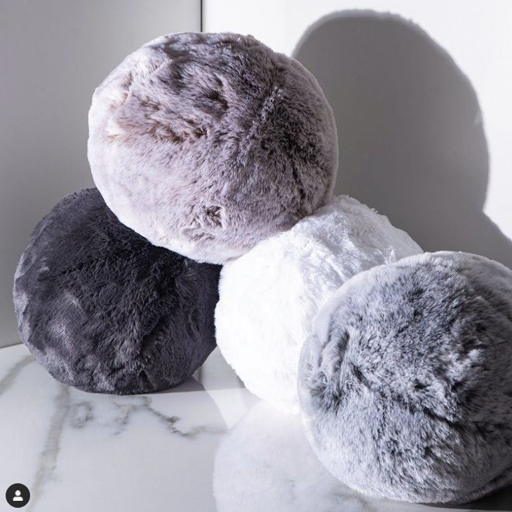 Coussin rond Snowball en fausse fourrure Maison Prélonge