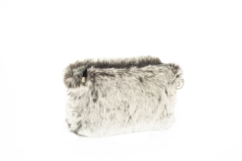 Trousse en fausse fourrure couleur glacier Maison Prélonge