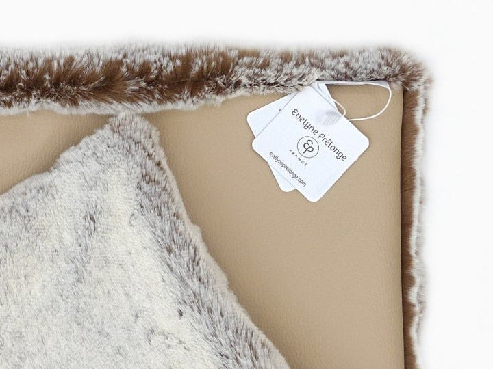 Tapis en fausse fourrure couleur châtaigne Maison Prélonge