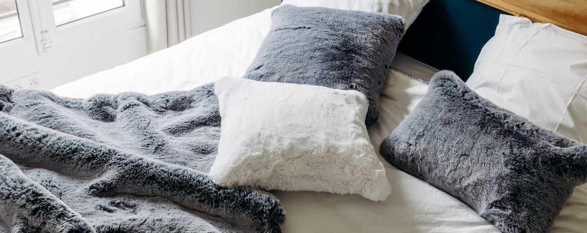 Faux fur cushions - Evelyne Prélonge – Maison Évelyne Prélonge