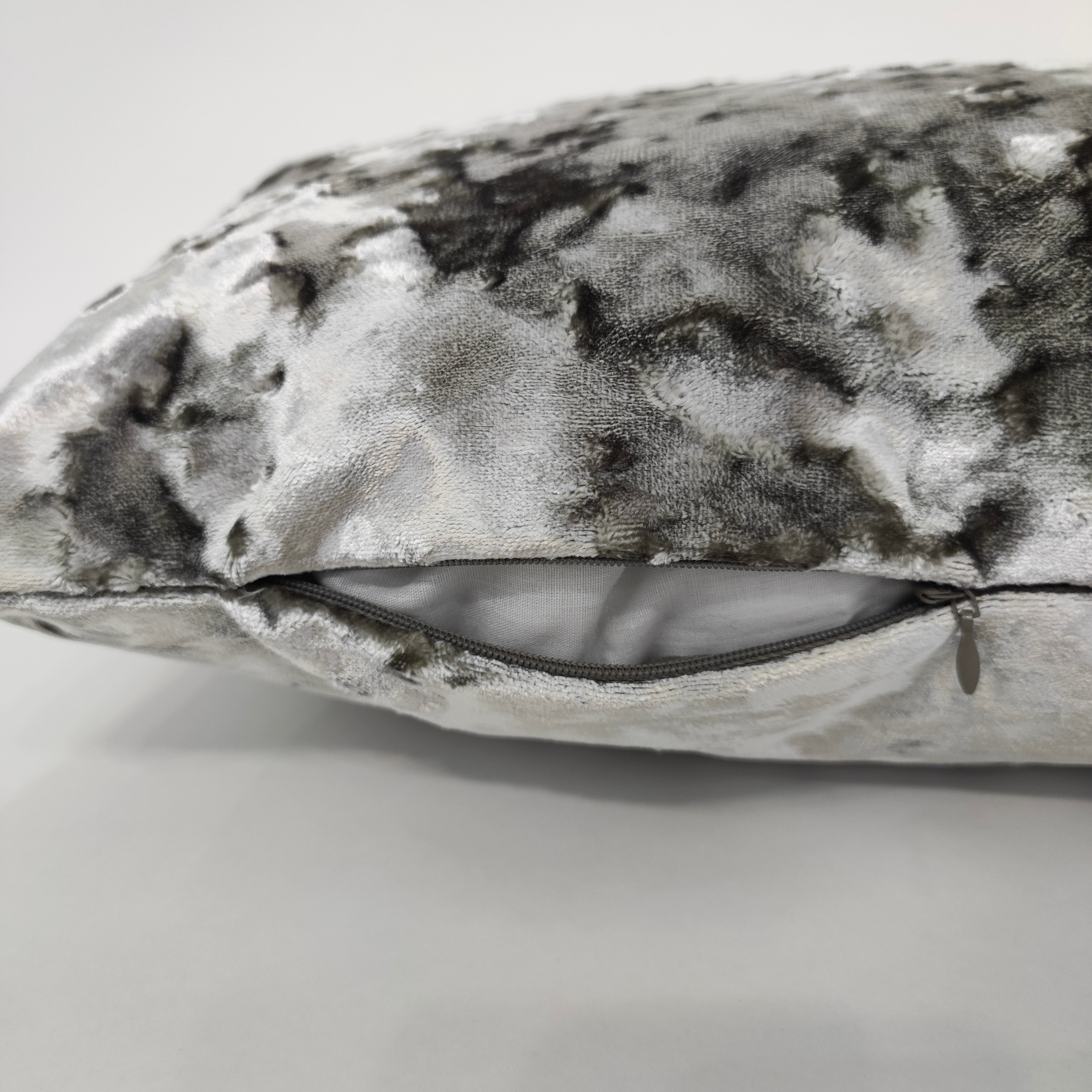 Faux fur cushions - Evelyne Prélonge – Maison Évelyne Prélonge