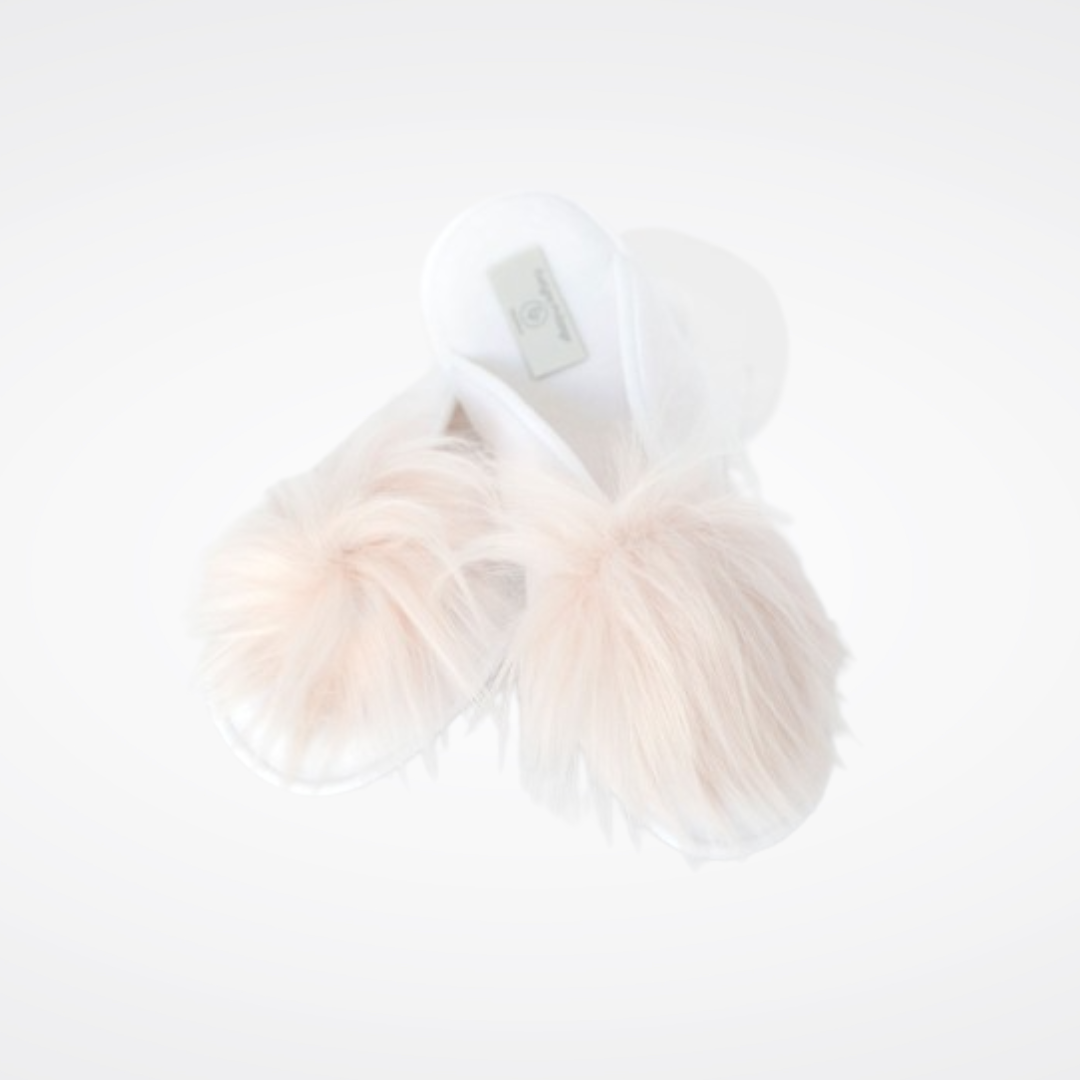 Chaussons avec pompon en fausse fourrure himalaya blush Maison Prélonge