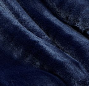 Tapis en fausse fourrure couleur bleu marine Maison Prélonge