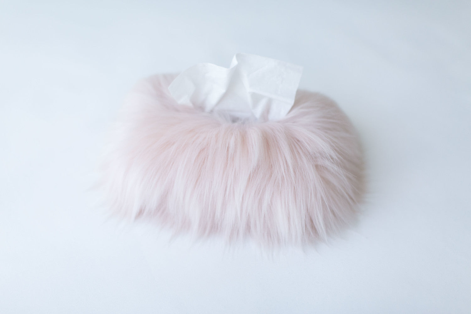 Couvre boite mouchoirs rectangle en fausse fourrure couleur himalaya blush Maison Prélonge.