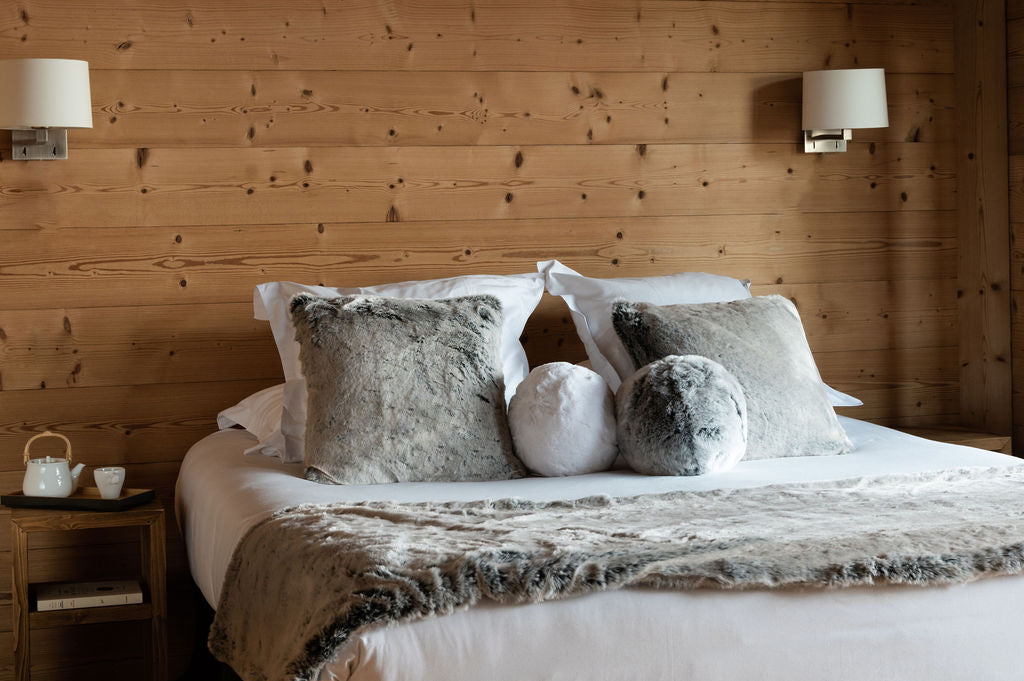 Coussin rond snowball couleur blanc et glacier Maison Pélonge.