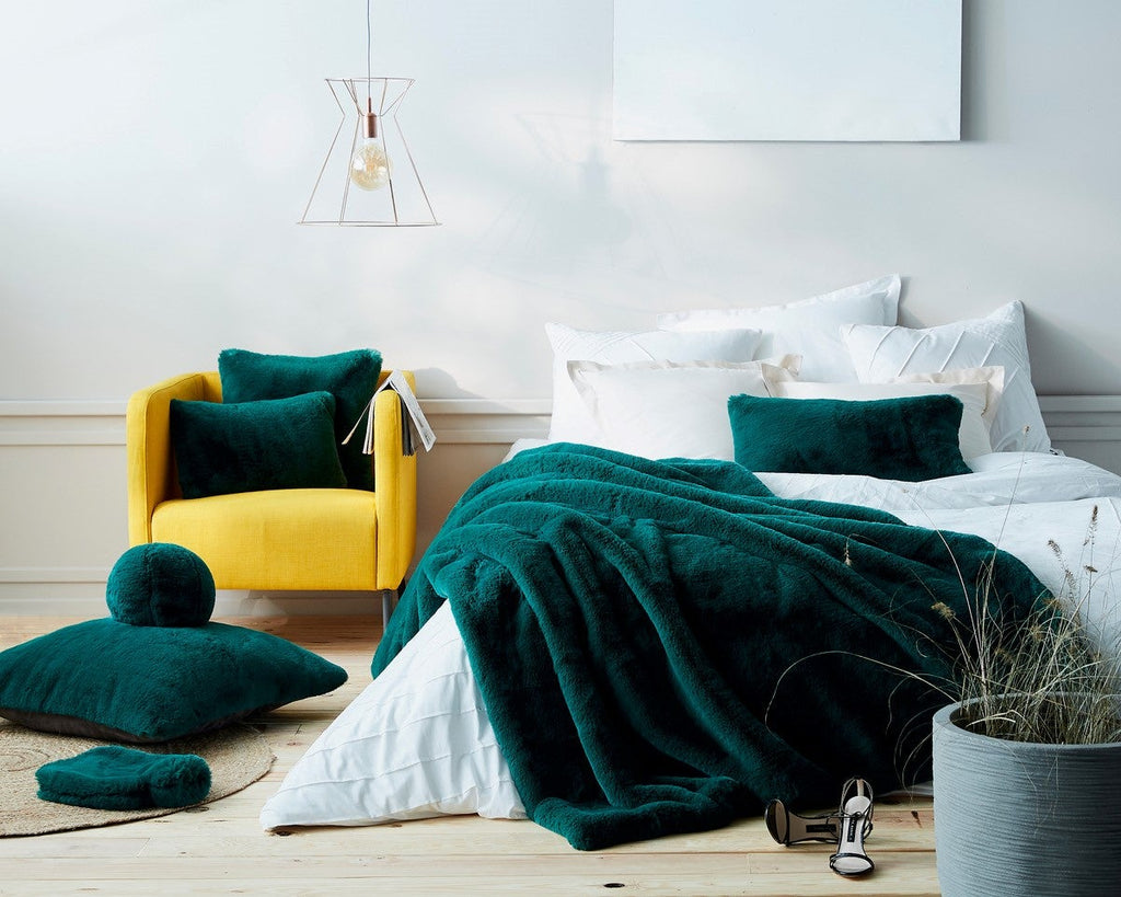 Plaid en fausse fourrure couleur vert alpin Maison Prélonge