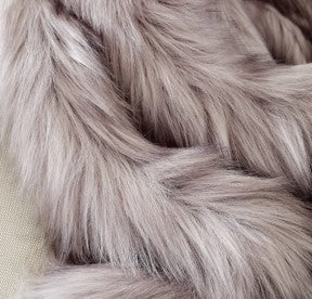 Fausse fourrure couleur himalaya perle Maison Prélonge.