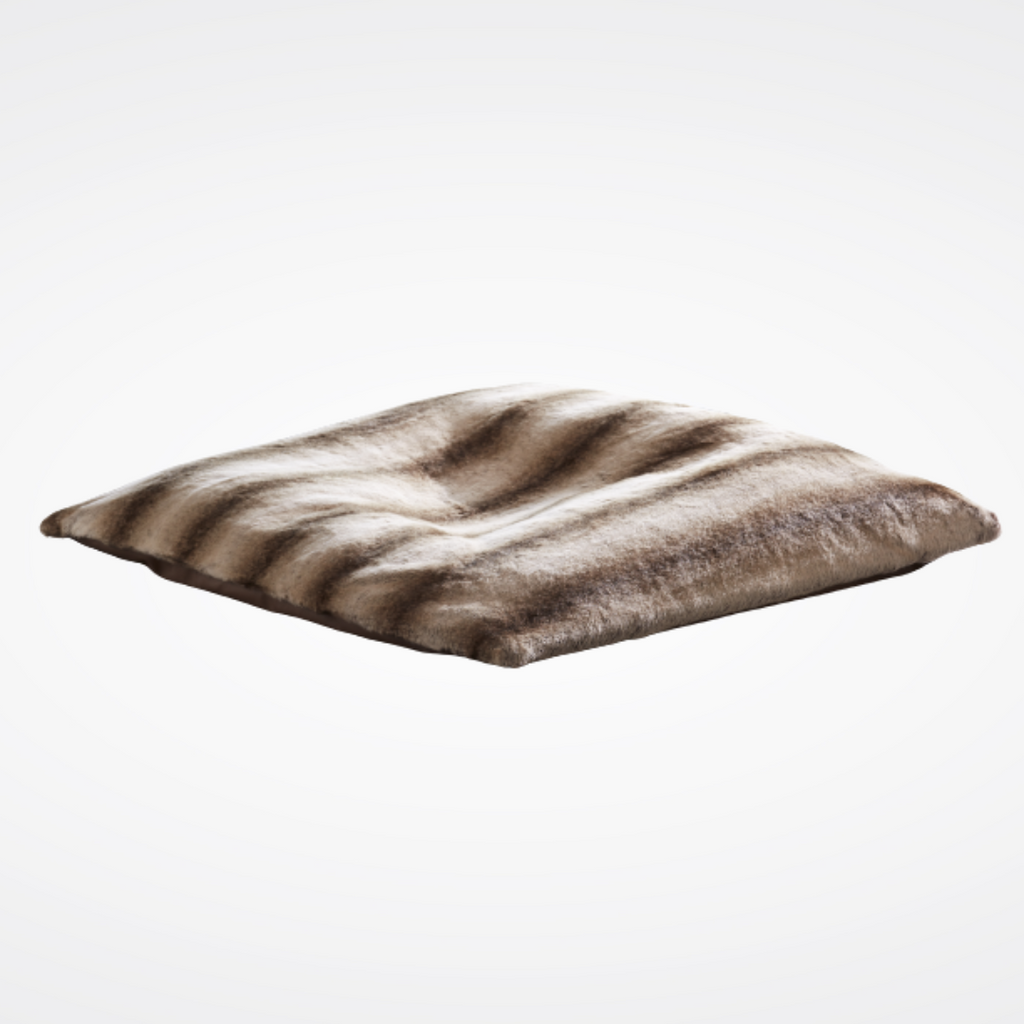 Coussin de sol en fausse fourrure Maison Prélonge couleur Monaco.