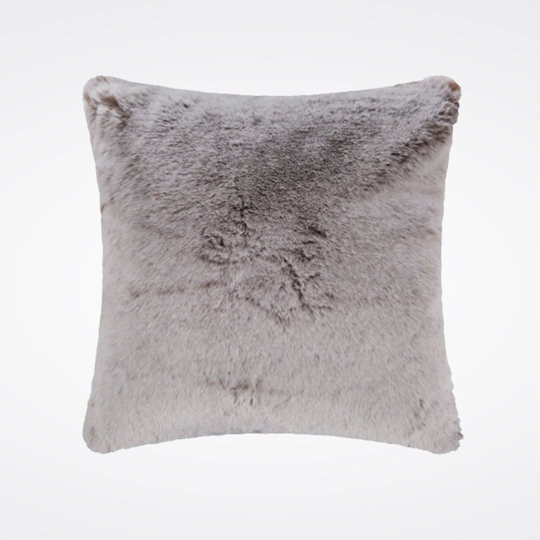 Faux fur cushions - Evelyne Prélonge – Maison Évelyne Prélonge